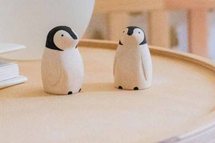 Deux manchots en bois T-Lab